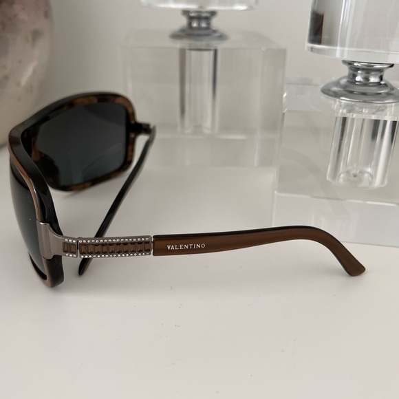 Valentino sunglasses. - Picture 2 of 4